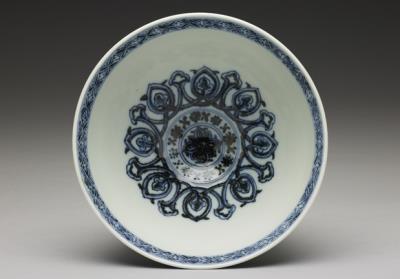 图片[2]-Bowl with geometric flowers decoration in underglaze blue, Ming dynasty, Yongle reign (1403-1424)-China Archive